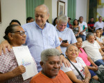 Prefeitura de Teresina entrega registros de imóveis a moradores do Residencial Primavera