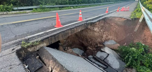 Rodovia BR-343 é bloqueada após erosão causar risco a motoristas no Piauí