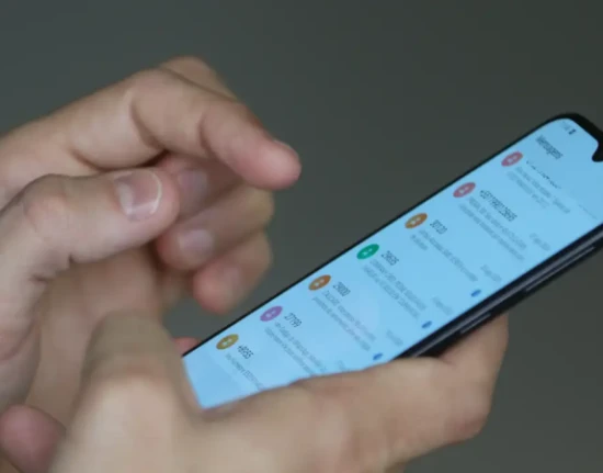 Senado aprova projeto que obriga bloqueio de celular após boletim de ocorrência