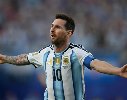 Após perder pênalti, Messi marca 17º gol em Copas e se torna o maior artilheiro da história