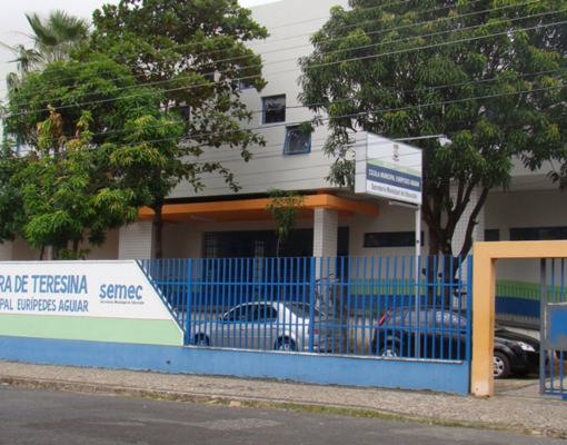 MP exige ficha limpa de funcionários para proteger alunos