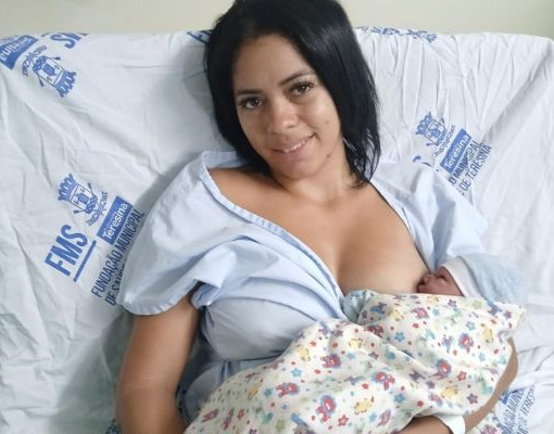 Bebê sobrevive a parada cardíaca imediatamente após o parto em Teresina
