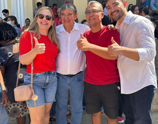 Vinícius Dias entra em pré-campanha ao lado do pai
