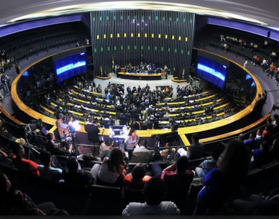 Mais deputados, menos gasto? O discurso fácil que esconde o peso da conta