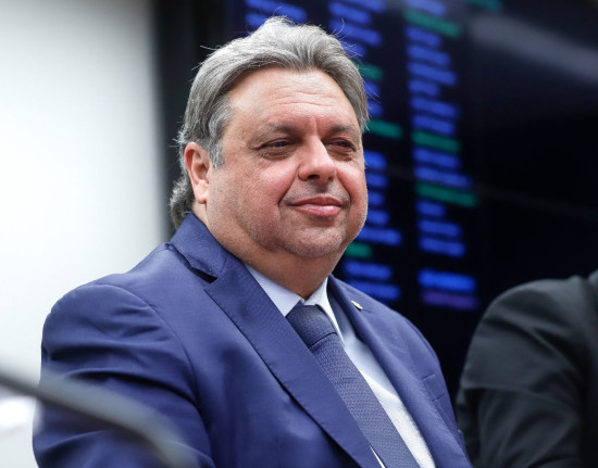 Internado após acidente doméstico, Júlio Arcoverde apresenta melhora