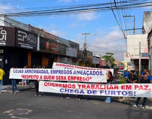 Lojistas fazem protesto e cobram reforço na segurança do Centro de Teresina