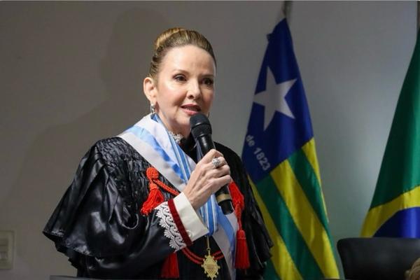 Cláudia Seabra é empossada como procuradora-geral do MP-PI