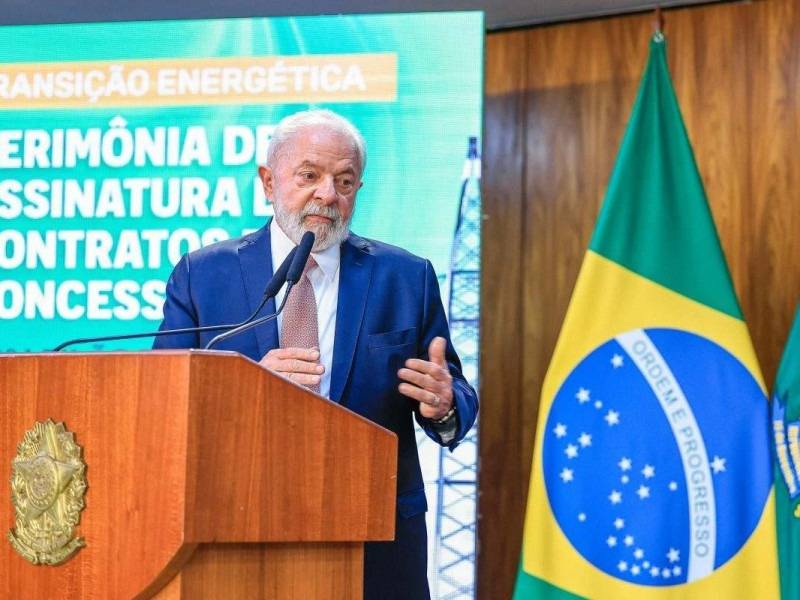Presidente Lula é internado e passa por cirurgia de emergência