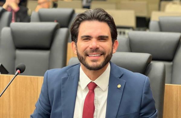 Deputado Dr. Marcus Vinícius Kalume homenageia ministra do TST em sessão solene no Piauí