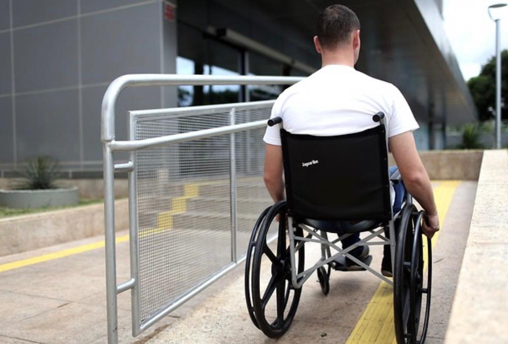 Lei obriga atendimento no térreo para pessoas com mobilidade reduzida no Piauí