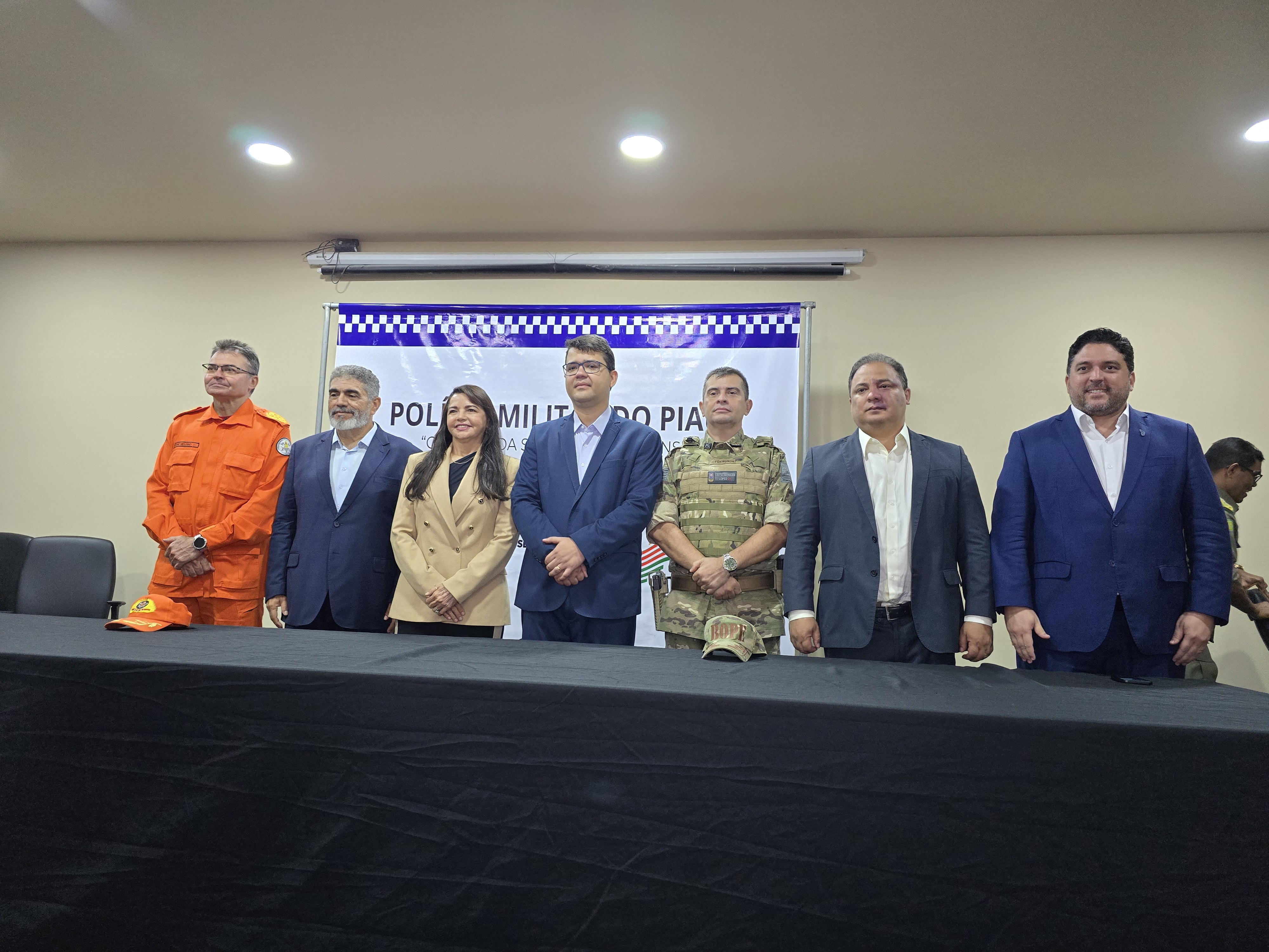 Secretário nacional entrega 50 fuzis à PM do Piauí e destaca integração no combate ao crime