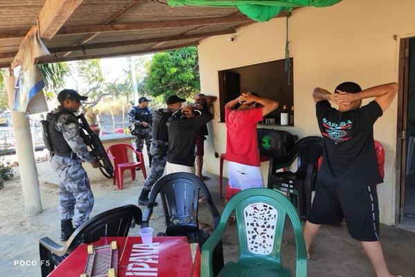 Armas e drogas são apreendidas pela PM em bar na zona sul de Teresina
