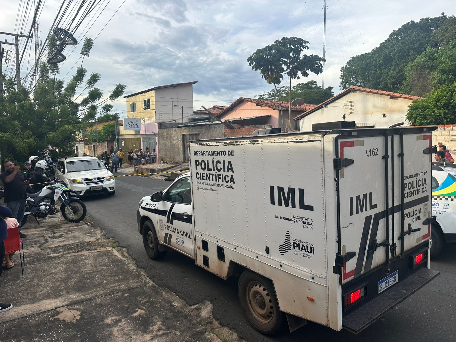 Idoso é encontrado morto dentro de carro no bairro Monte Castelo