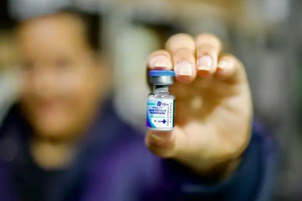 Vacina inédita contra VSR começa a ser distribuída pelo SUS em todo o país