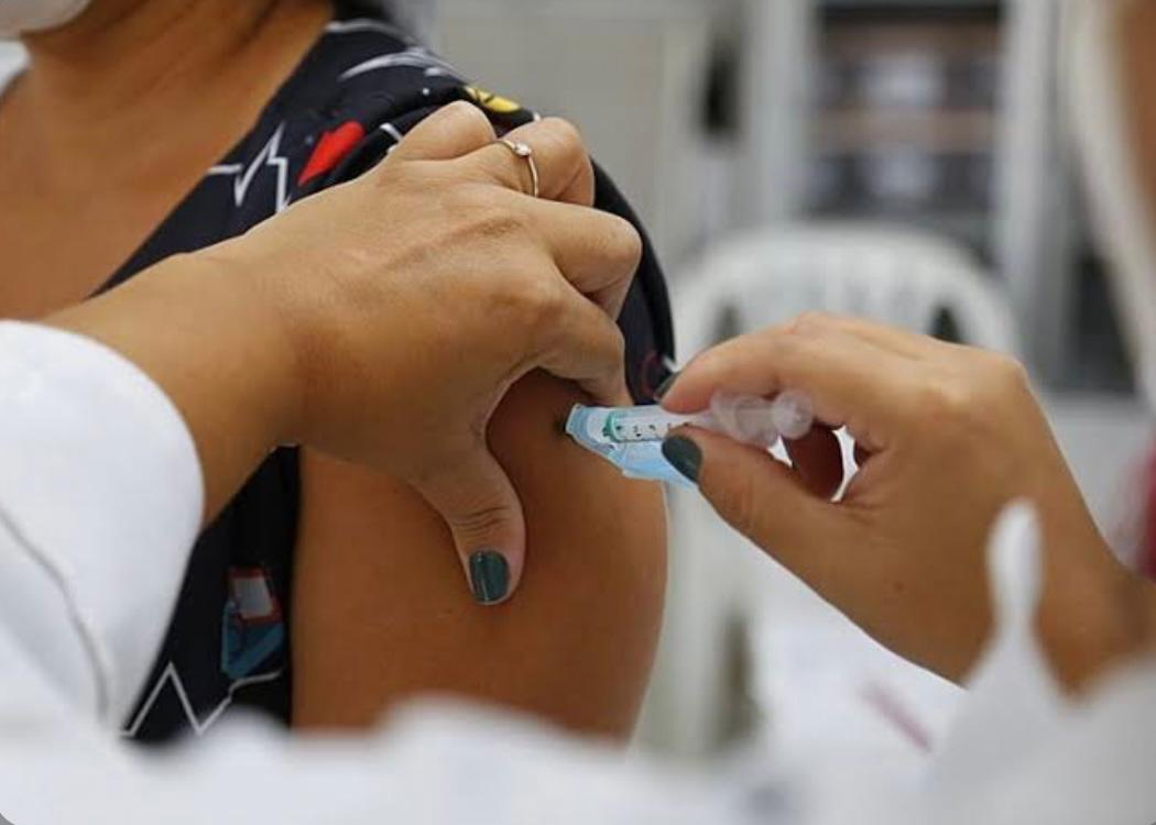 Câmara aprova projeto que prevê vacinação em casa para idosos e pessoas com deficiência