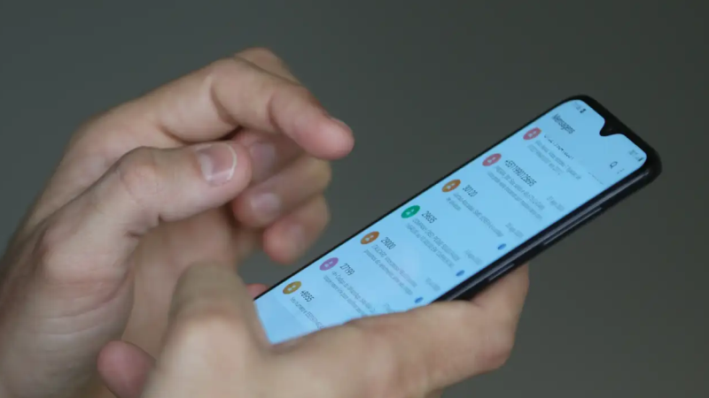 Senado aprova projeto que obriga bloqueio de celular após boletim de ocorrência