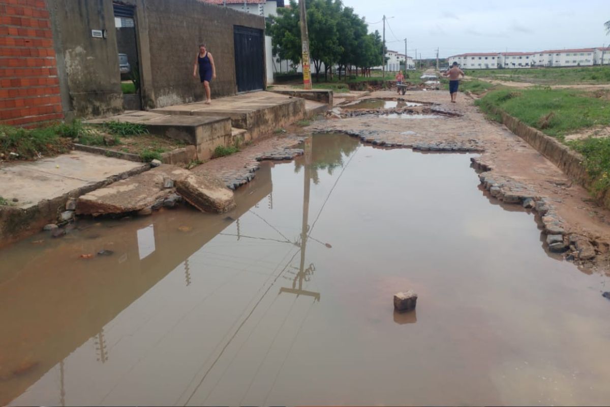 Prefeito Silvio Mendes assina contrato para construção da galeria do Torquato Neto