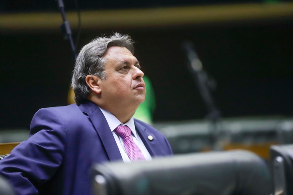 Júlio Arcoverde reassume mandato na Câmara dos Deputados