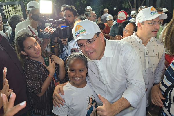Governador projeta avanço da regularização fundiária após entrega de 100 mil títulos