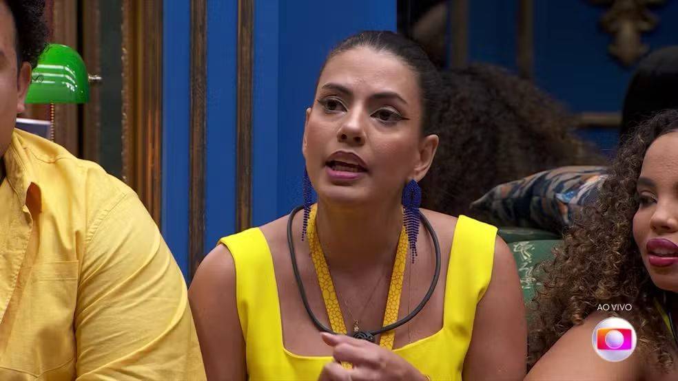 Beatriz chama Fernanda de falsa ao vivo