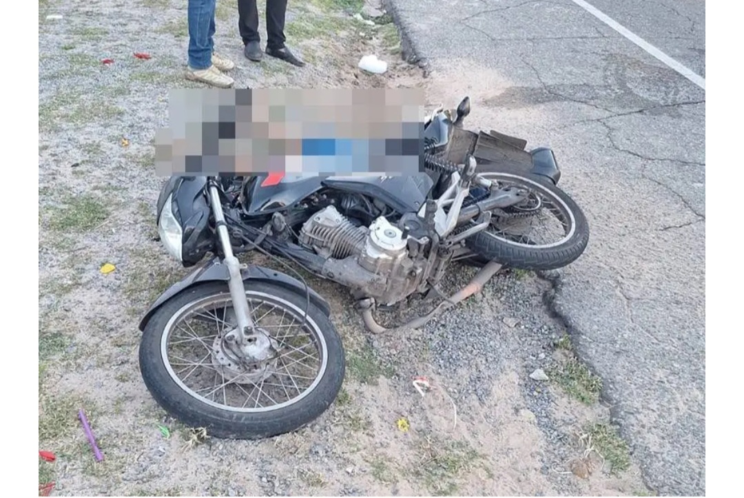 Motociclista morre após perder controle da moto e colidir contra poste em Parnaíba
