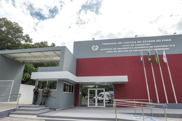 Advogado é preso durante audiência por suspeita de desviar R$ 40 mil de condomínio em Teresina