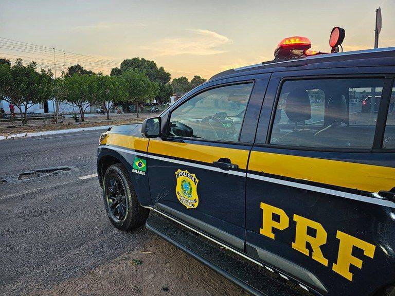 Colisão entre carro e carreta na BR-135 em Corrente deixa três pessoas mortas e um ferido