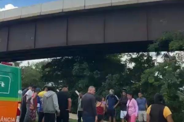 Carro suspeito de causar queda de moto na Ponte da Amizade é identificado