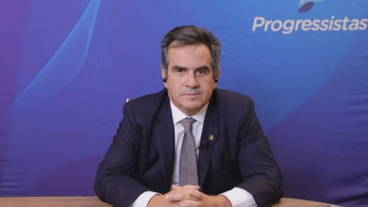 Ciro retoma críticas ao Porto Piauí: 