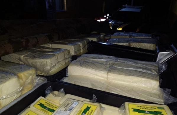 Queijo impróprio para consumo é apreendido em abordagem da PRF no Piauí
