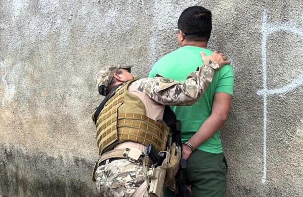 Homens suspeitos de fazer família refém são presos em Altos