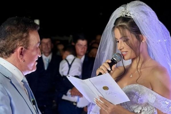 Briga pelo buquê! Convidadas quase saem no tapa em casamento de Amado Batista