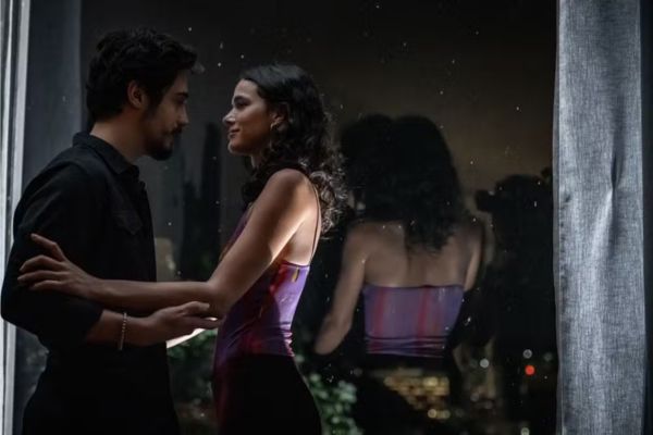 Tá rolando? Clima nos bastidores levanta rumores de romance entre Bruna Marquezine e Danilo Mesquita