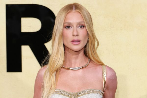 “Louro, luxo e polêmica: Marina Ruy Barbosa abandona o ruivo e acende o alerta fashion!”
