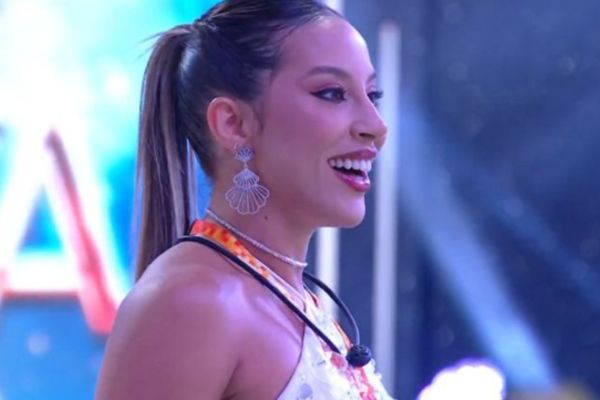 A festa da líder Renata teve muita dança e poucas emoções