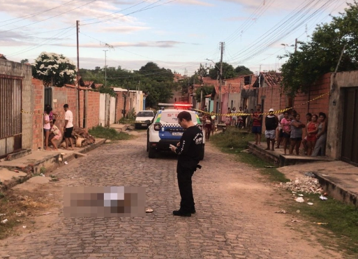 Homem é assassinado com tiro na cabeça no bairro Árvores Verdes