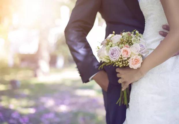 Mulheres que se relacionam com homens feios são mais felizes, entenda