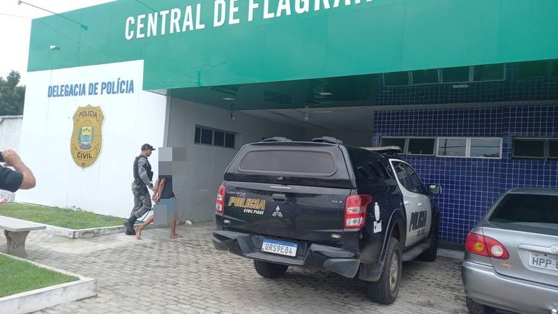 PM estoura boca de fumo e prende traficante com cocaína em Parnaíba