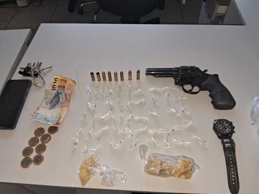 Homem é preso por porte ilegal de arma e tráfico de drogas em Teresina