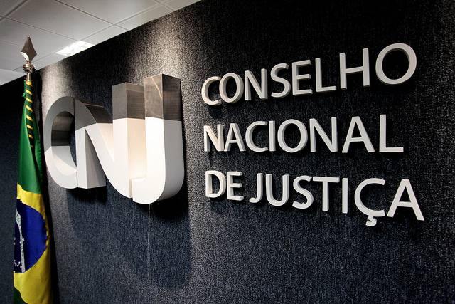 Juízes aumentam diárias e engordam salários em mais de R$ 10 mil