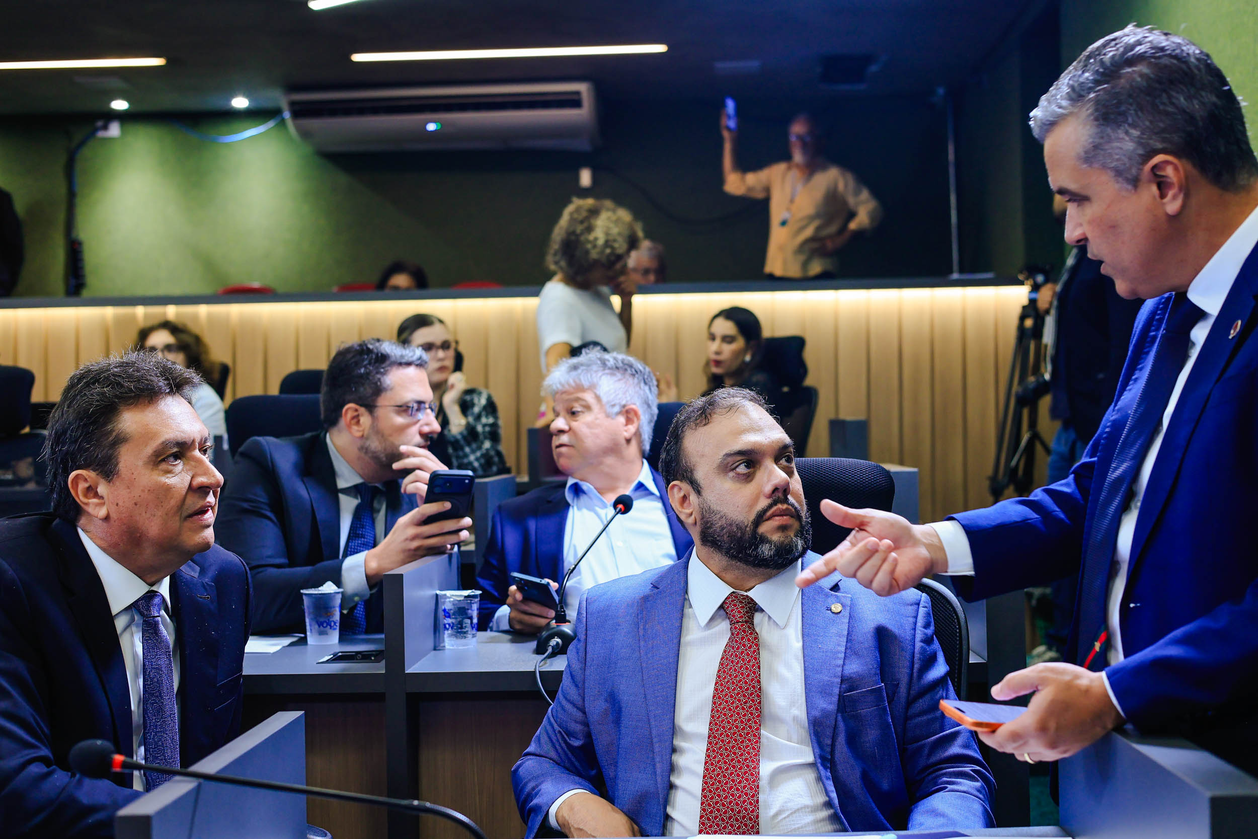 Deputados divergem sobre nova operação de crédito do Estado aprovado na CCJ da Alepi