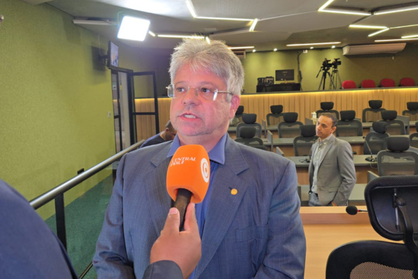 Gustavo Neiva alerta para déficit de R$ 2,5 bilhões e critica endividamento do Piauí