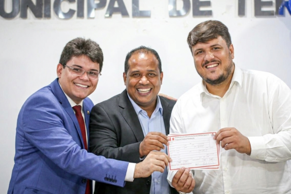 Com Oliveira Neto fora do páreo, Júnior Macedo deve selar apoio a Enzo Samuel