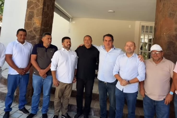Prefeito do PT fecha com Ciro e aliados embarcam com Joel