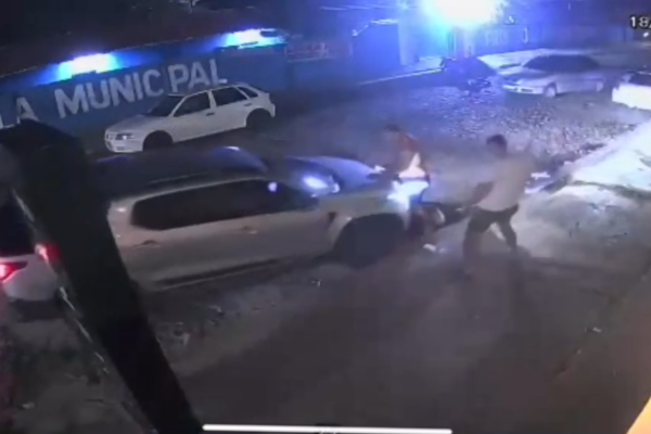 Câmera flagra homem sendo atropelado após agressão no litoral do Piauí