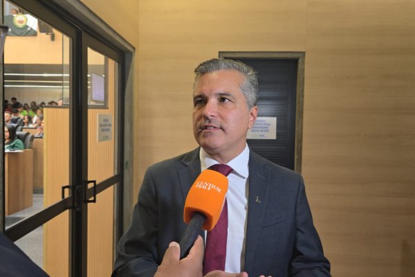 Dr. Vinícius afirma que Estado atua para evitar colapso no transporte da capital