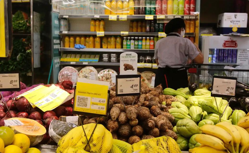 Alimentos ficam mais baratos e IPCA-15 desacelera para 0,26% em junho