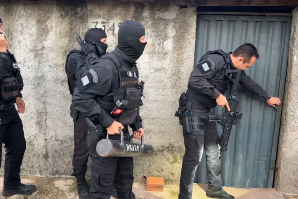 Quadrilha suspeita de assaltar casa de vereador é presa em operação DRACO 182