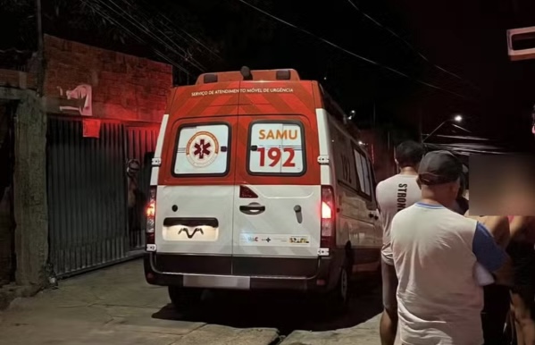 Jovem é morto a tiros dentro de casa e mãe é baleada no litoral do Piauí