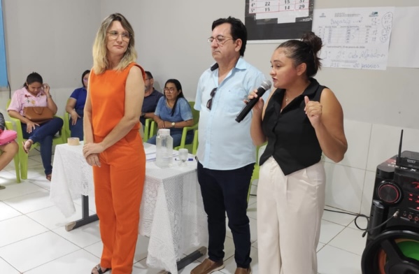Secretário discute reorganização de turmas com pais em escola rural de Esperantina